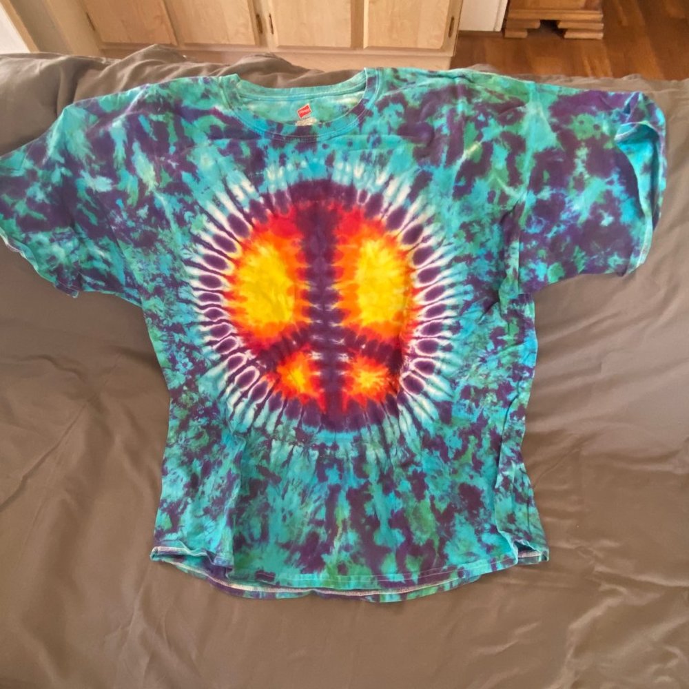 Peace tie dye shirt Size 2 XL